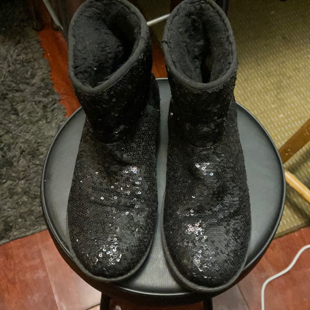 💕Guess sparkler short boots with fur inside 🦋